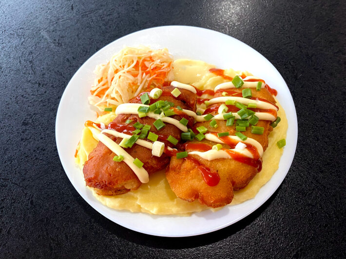 Куриное филе в тесте с гарниром