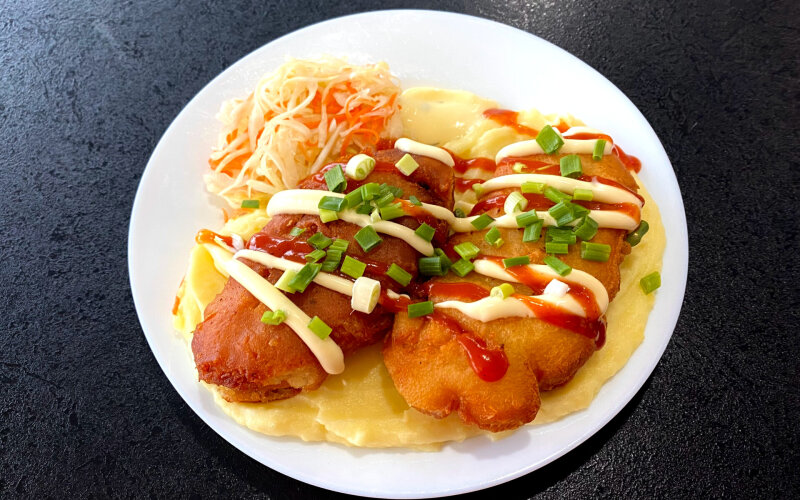 Куриное филе в тесте с гарниром