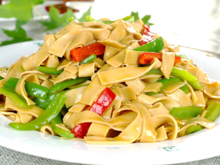 Сушёные кожицы тофу с перцем чили