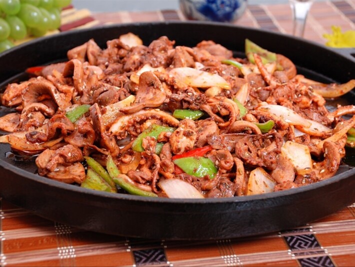 Обжаренные куриные внутренности с тмином