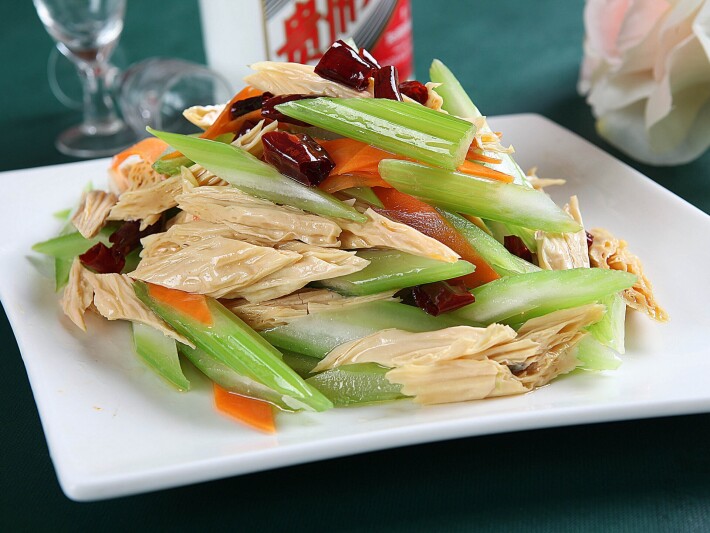 Фучжу с сельдереем