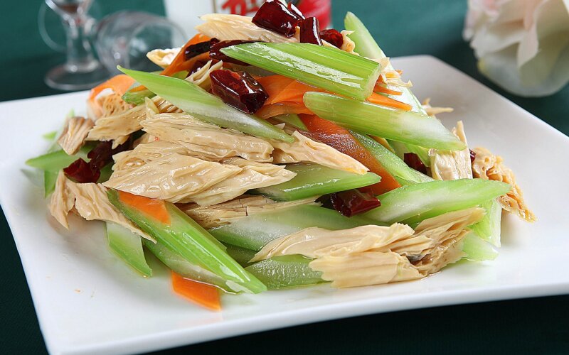 Фучжу с сельдереем