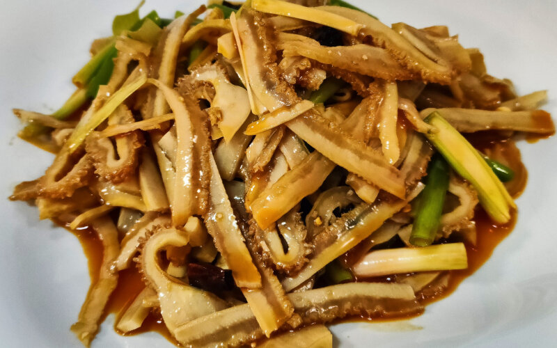 Варёный говяжий рубец в остром соусе