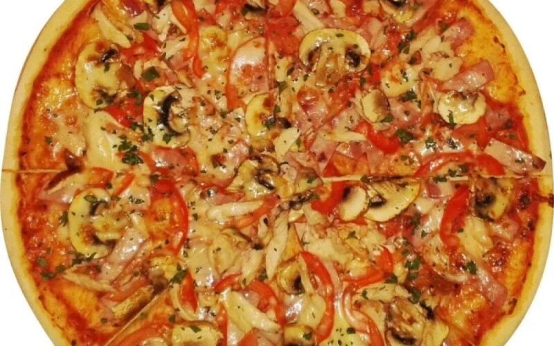 Пицца с грибами и помидорами