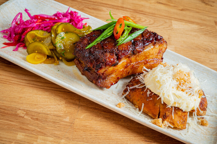 Томлёные рёбра с сырным картофелем