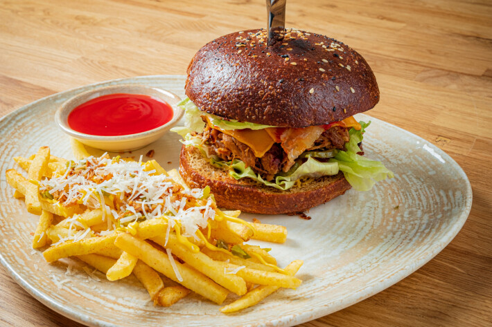 Староместный бургер с рваной свининой