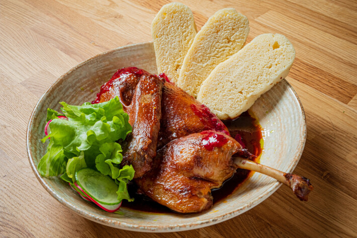 Половина утки в пивном соусе