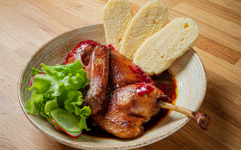 Половина утки в пивном соусе