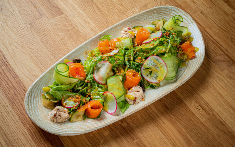 Салат с лососем