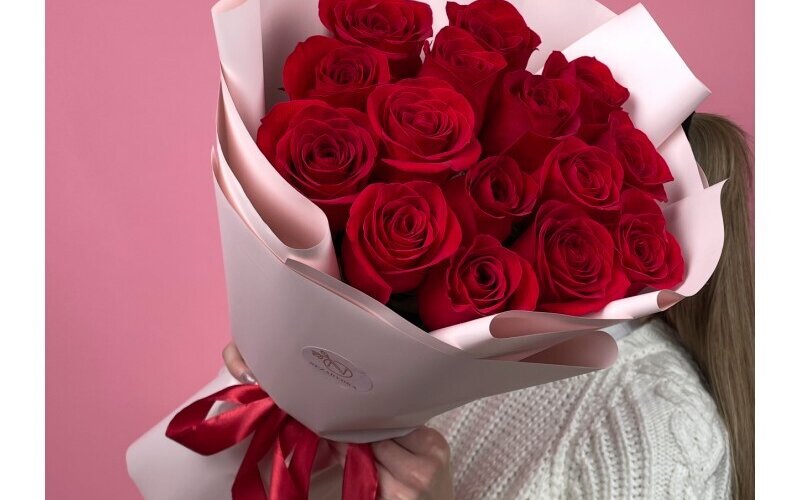 15 премиальных роз «Фридом»