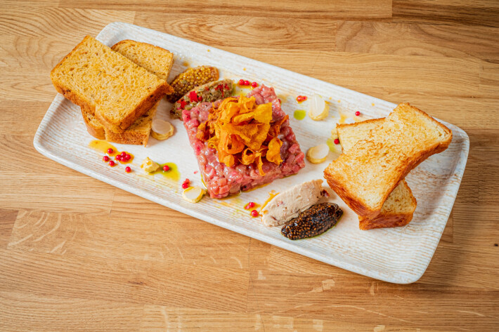 Тартар из бычка с авторской заправкой