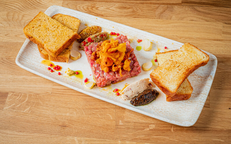 Тартар из бычка с авторской заправкой