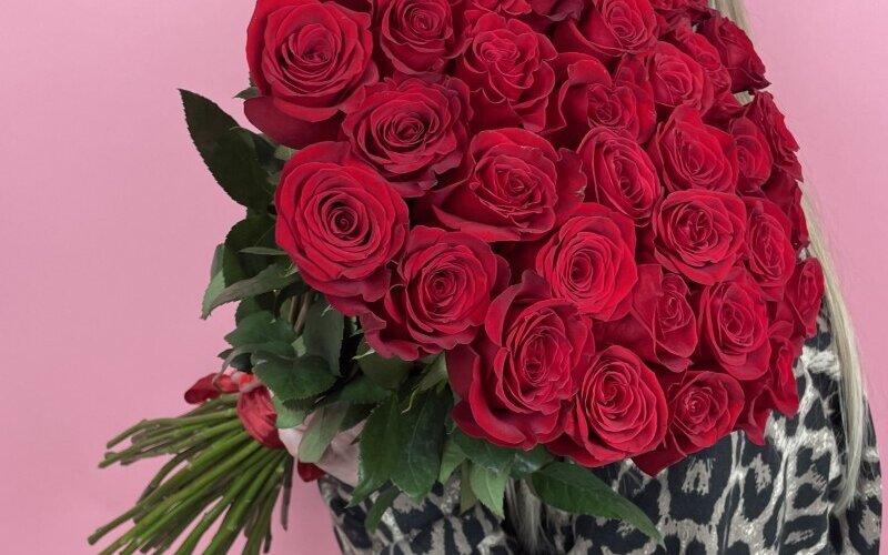 35 премиальных роз «Фридом»