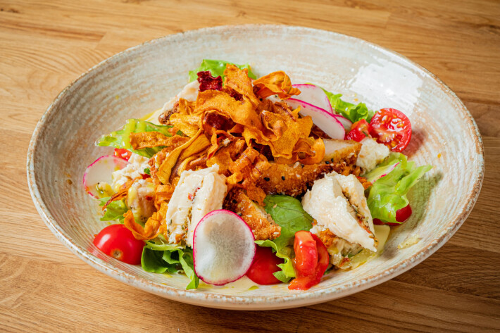 Салат с хрустящей курочкой