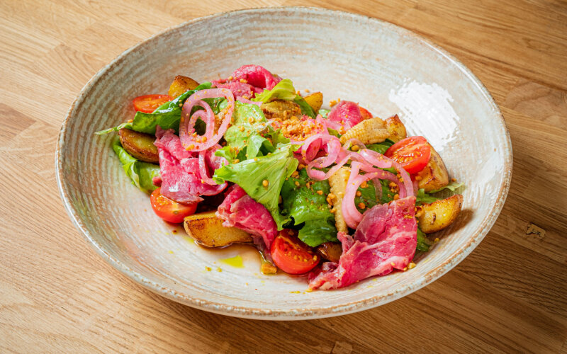 Салат с ростбифом и молодым картофелем