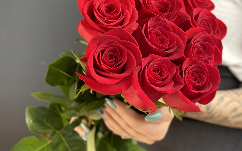 11 премиальных роз «Фридом»