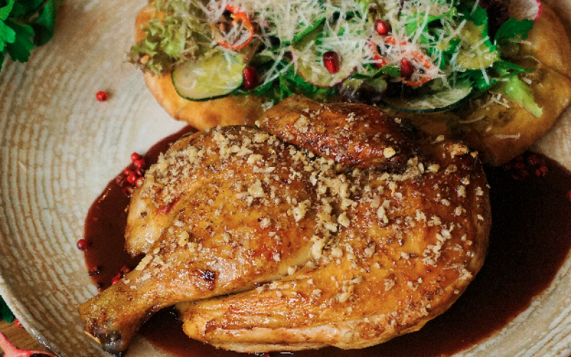 Фермерский цыплёнок с фирменной лепёшкой