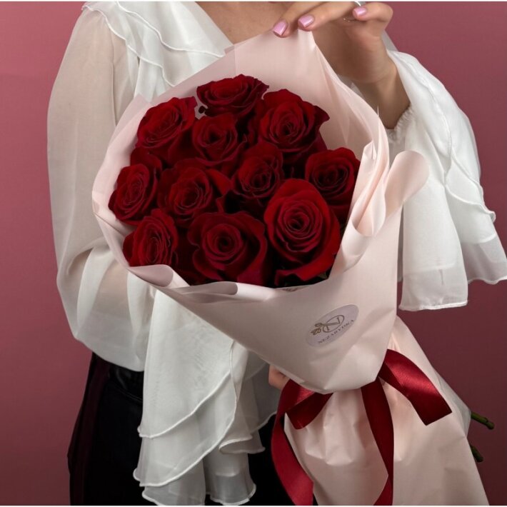 11 премиальных роз «Фридом» в упаковке