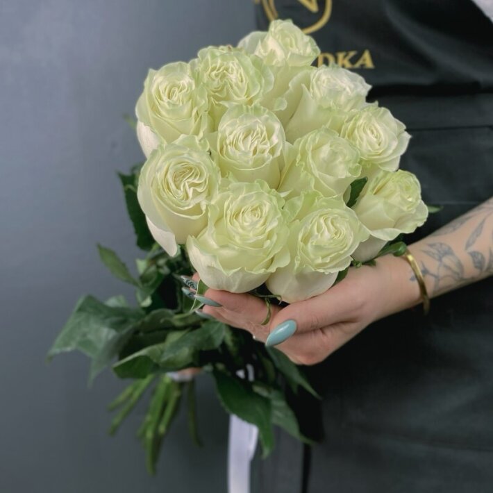 11 премиальных роз «Мондиаль»