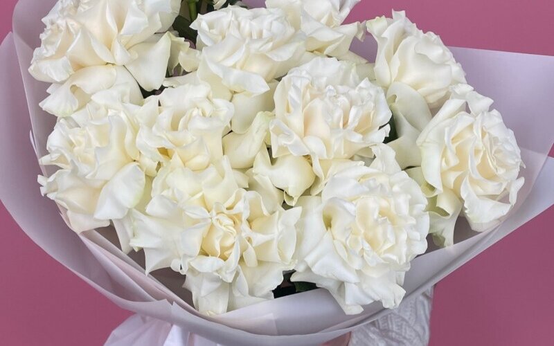 Букет из 11 белых французских роз