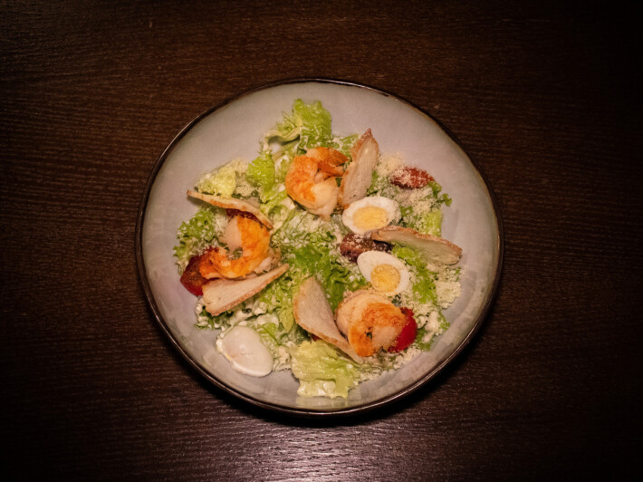 Салат «Техасский цезарь» с креветками