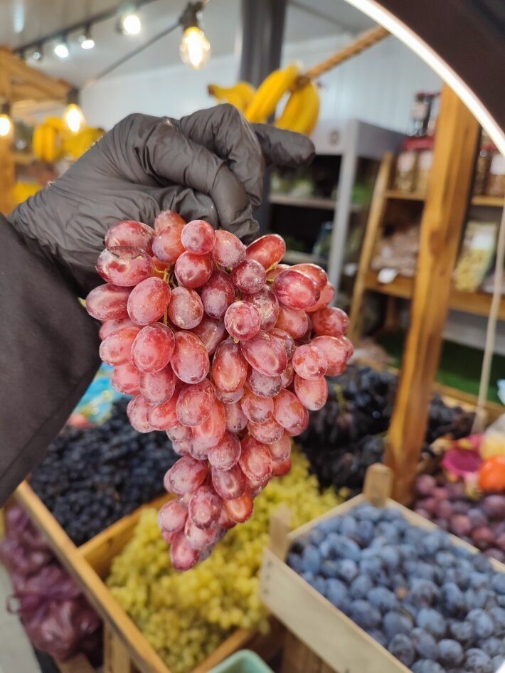 Виноград розовый