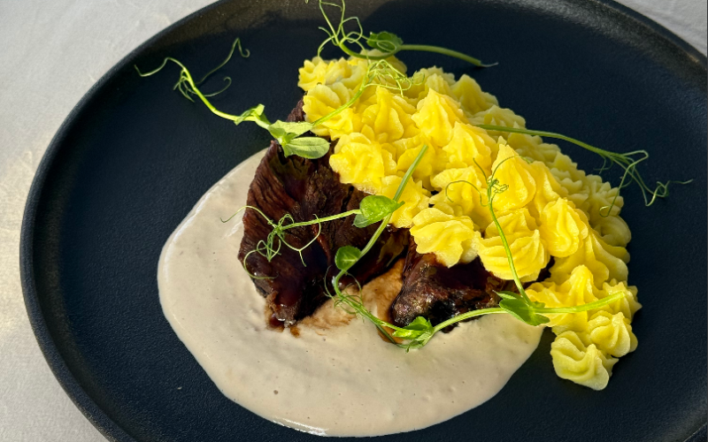 Щёчки говяжьи с трюфельным пюре