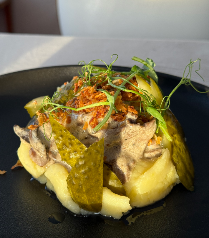 Бефстроганов с картофельным пюре