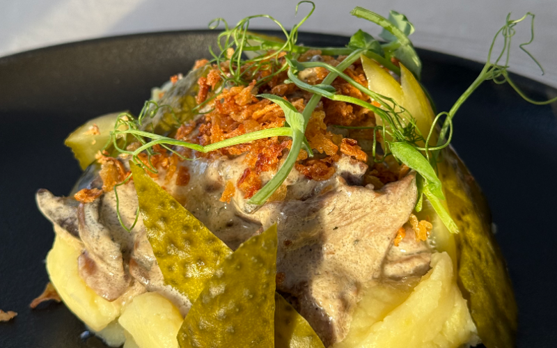 Бефстроганов с картофельным пюре