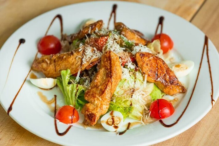 Тёплый салат с курицей