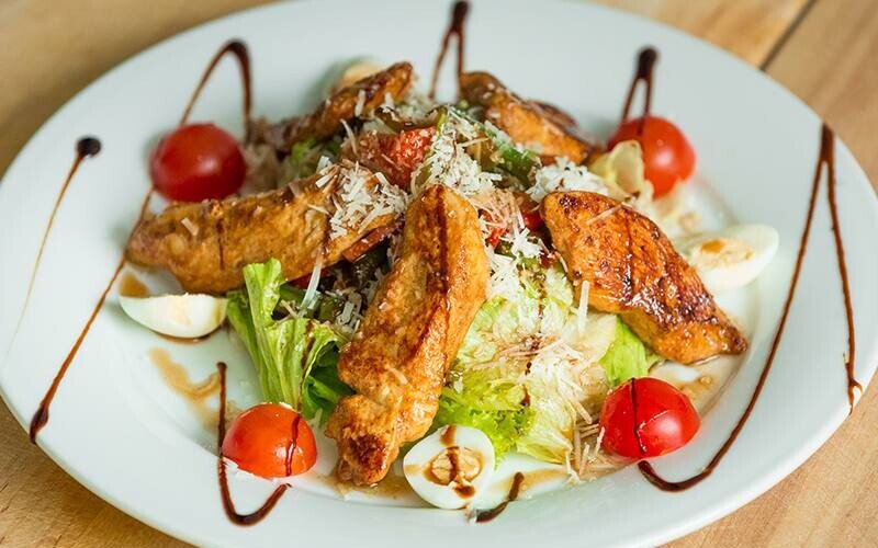 Тёплый салат с курицей