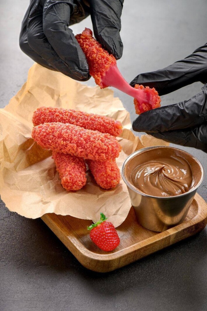 Сырные палочки моцарелла КЛУБНИЧНЫЕ 10 шт