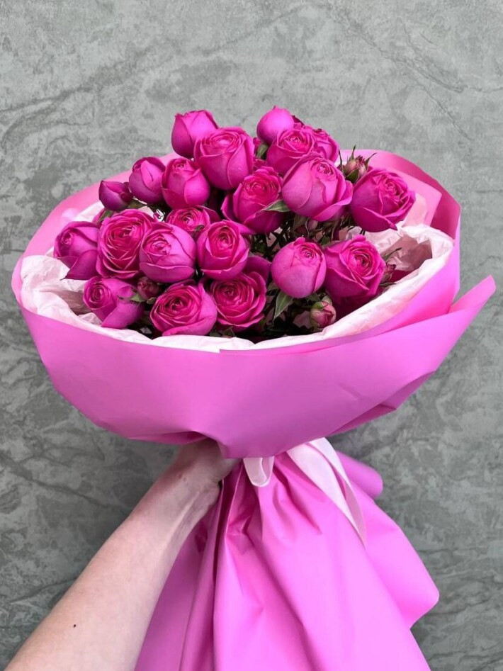 Букет из 5 ярких пионовидных кустовых роз