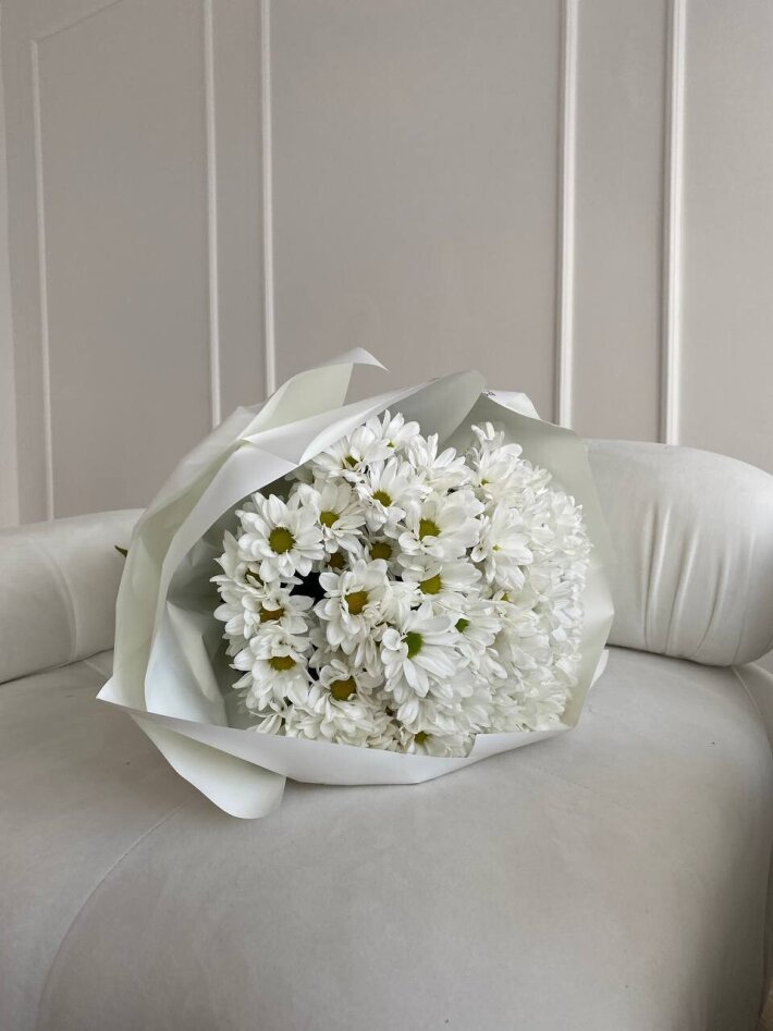 Букет из ромашковых хризантем