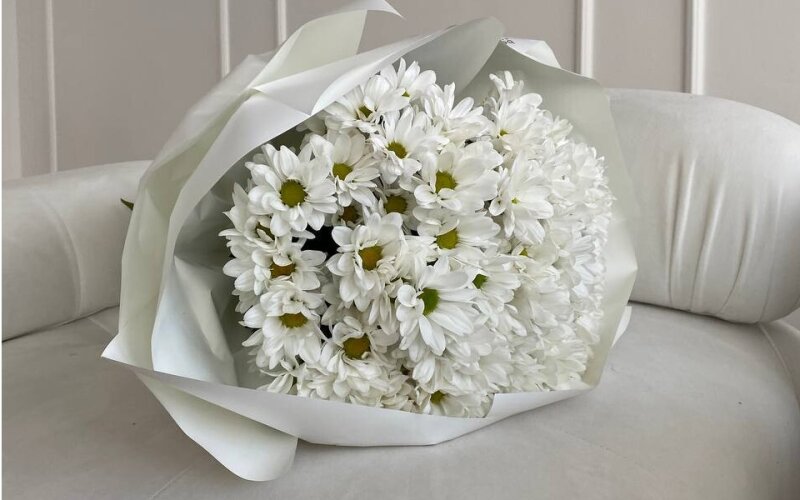 Букет из ромашковых хризантем