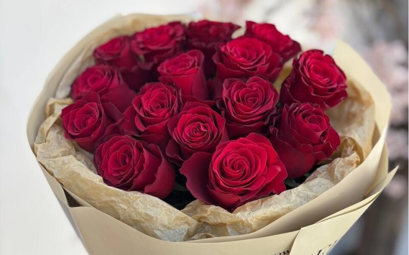 Букет из 15 роз сорта «Родос»