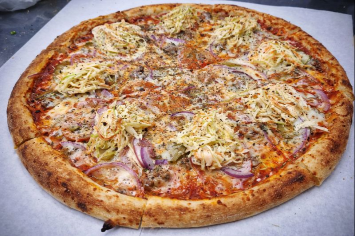 Кебаб на пицце