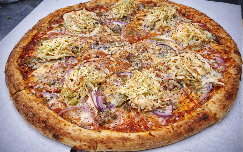 Кебаб на пицце