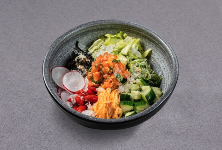 Боул с лососем спайси