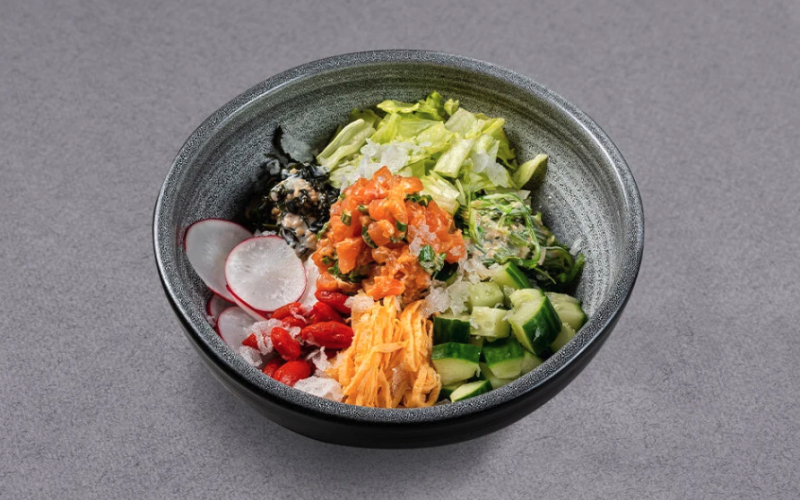 Боул с лососем спайси