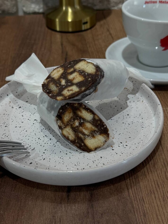 Шоколадная колбаса с фундуком