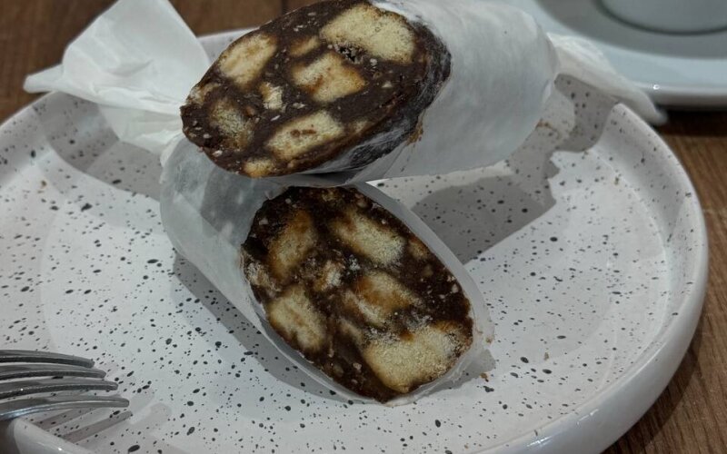 Шоколадная колбаса с фундуком