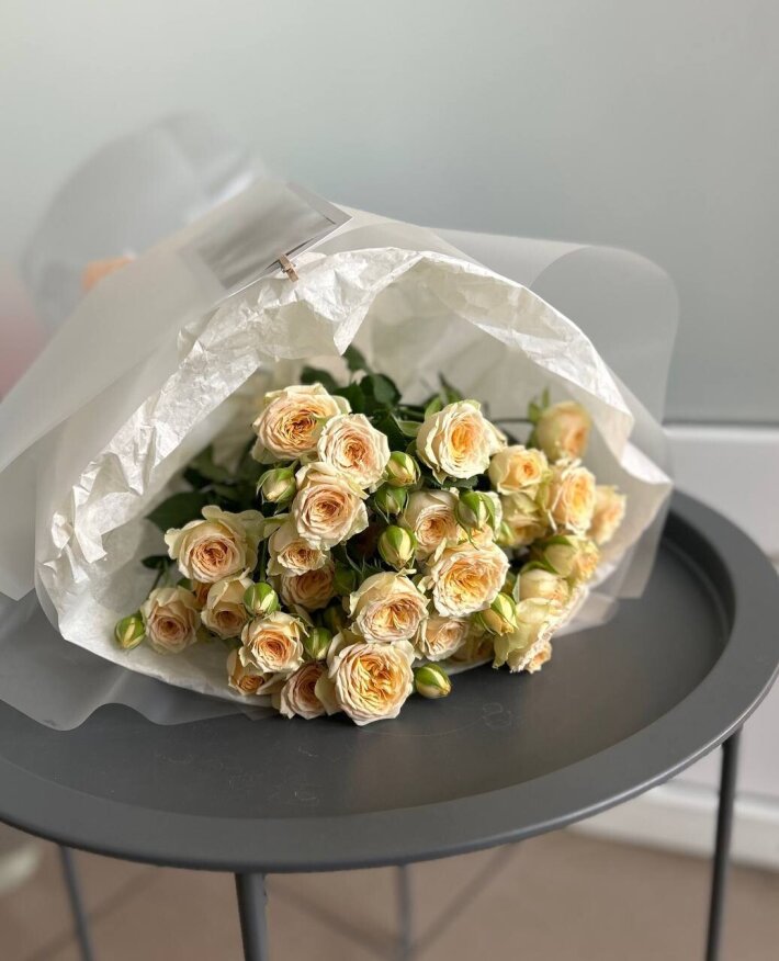 Букет из кустовых роз