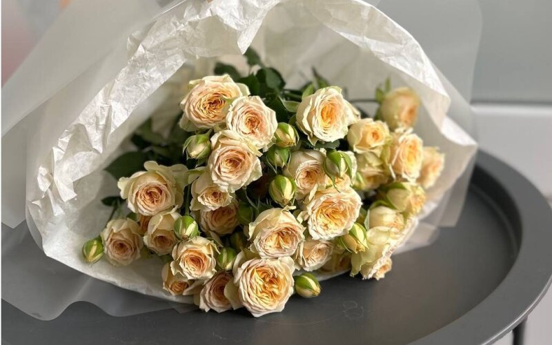 Букет из кустовых роз