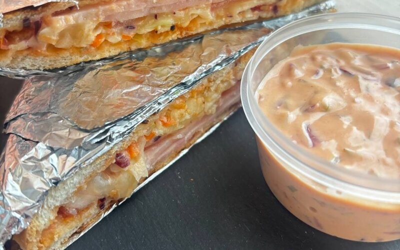 Сэндвич с ветчиной и сыром