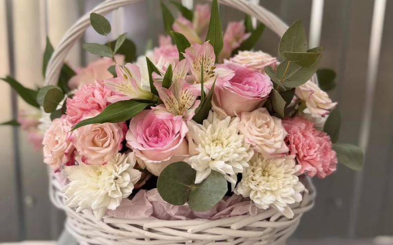 Корзина с цветами «Розовые облака»