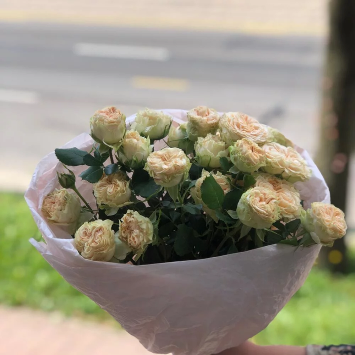 Букет из 5 кустовых роз «Саммер»