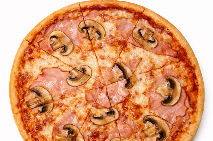 Пицца с ветчиной и грибами