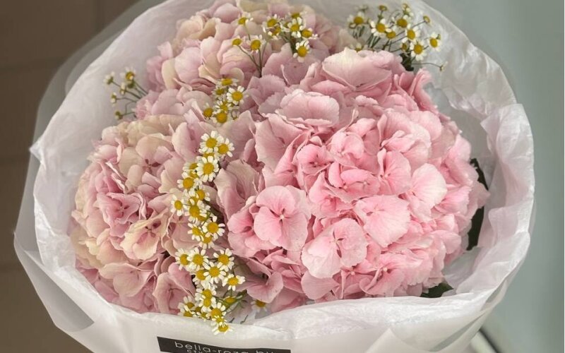 Букет из гортензии и танацетум