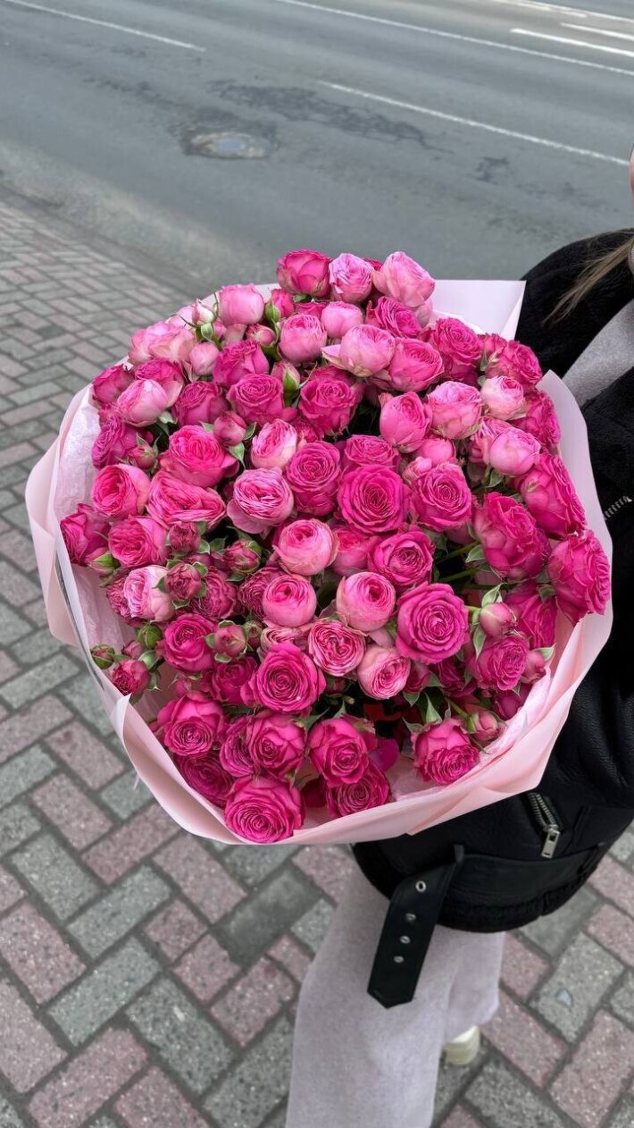 Букет из кустовых пионовидных роз